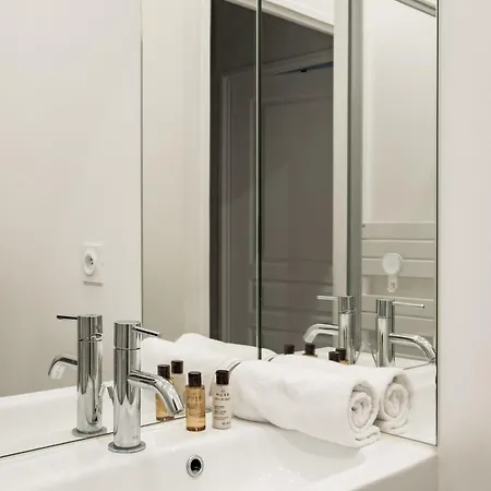 Veeve - Open Secret Apartment