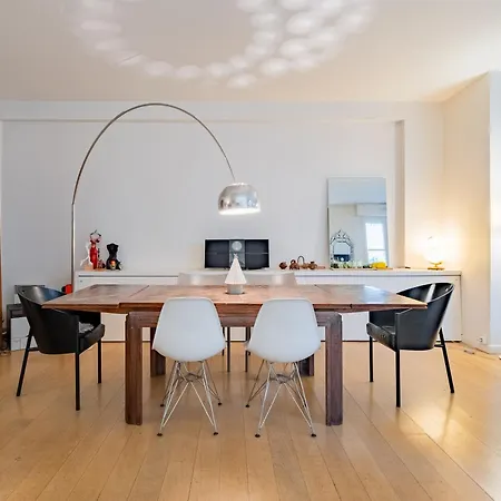 Veeve - Open Secret Apartment